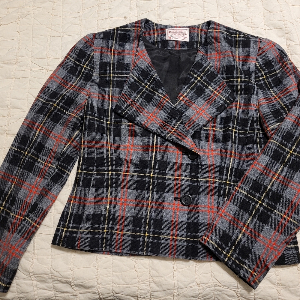 Vintage Pendleton Women's sz 8 Grey Black and Red Plaid Wool Short Asymmetric